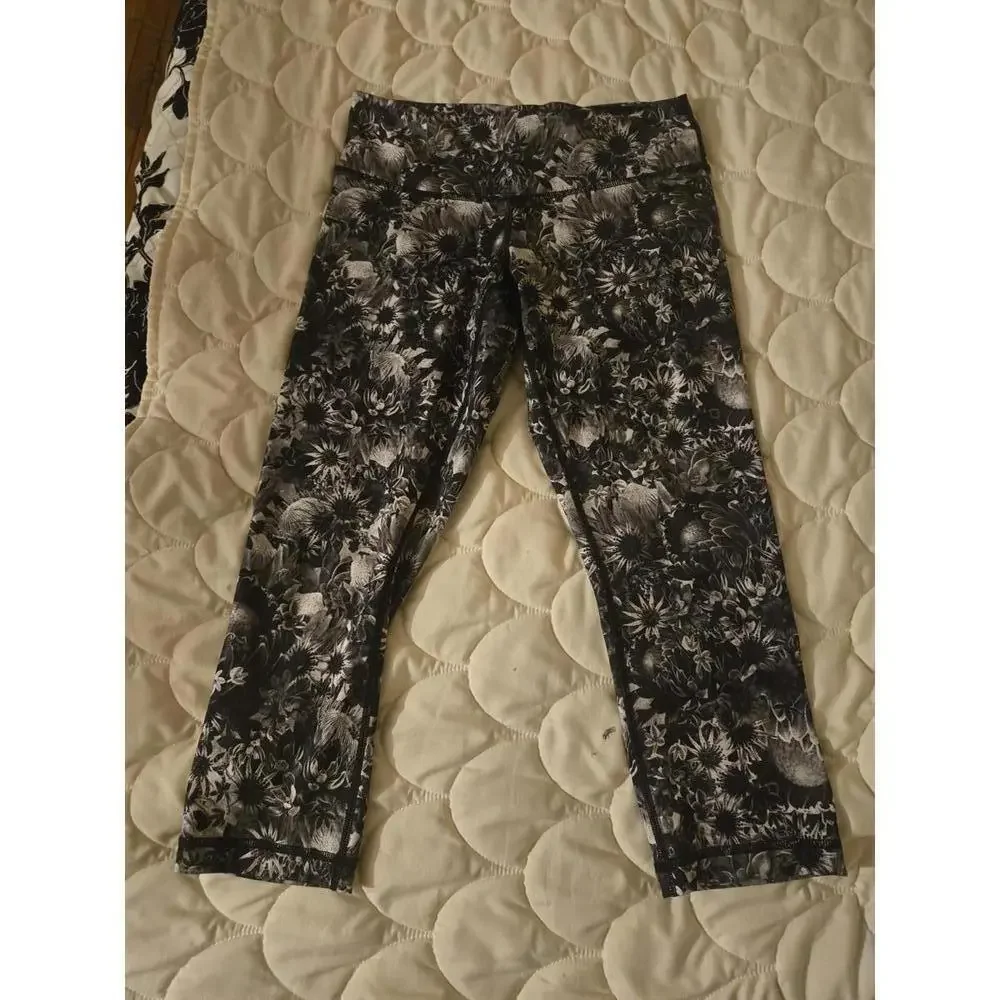 Lululemon Women's Black and White Floral Leggings cropped Size 6